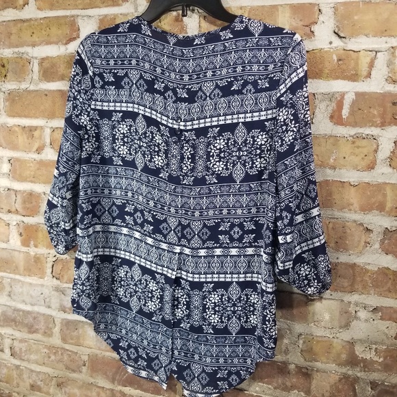 🌲Pink Republic Blouse, blue and white, back slit - Picture 5 of 7